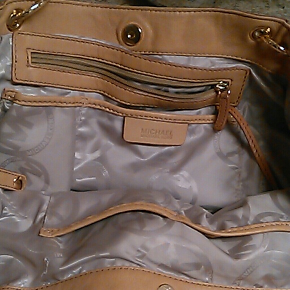Additional pics Authentic Michael Kors Handbag