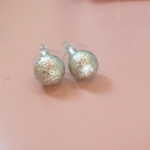 Silver glittered stud earrings - Picture 1 of 3
