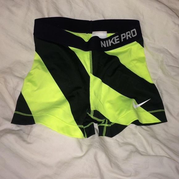 Nike Pro shorts size small
