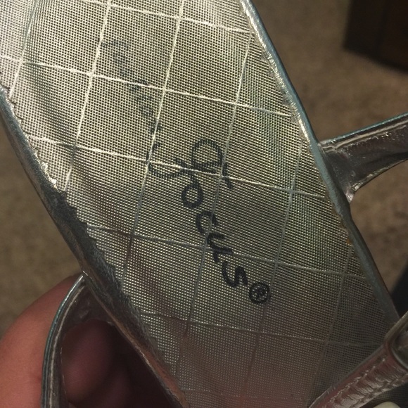 Silver Heels - Picture 2 of 4