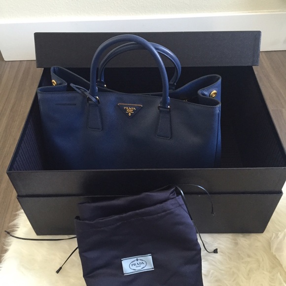 Additional photos for Prada Saffiano bag