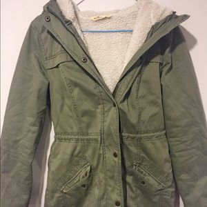 Hollister Parka with hood and shearling lined