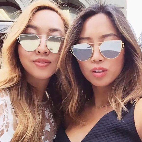 🆕Gold Sunnies with Silver Lenses - Picture 2 of 4