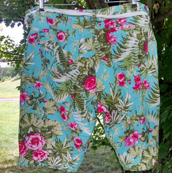 Floral Print Bermuda Shorts EUC - Picture 2 of 2