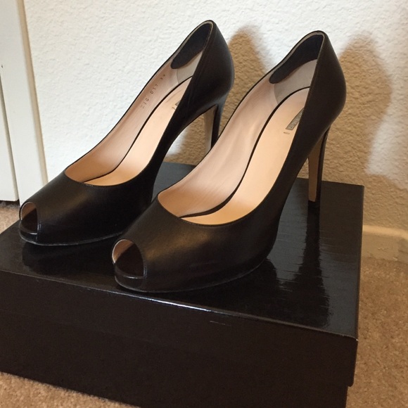 Authentic Giorgio Armani Nero Pumps - Picture 1 of 4