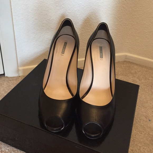 Authentic Giorgio Armani Nero Pumps - Picture 3 of 4