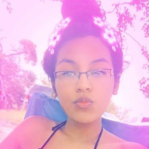 Meet your Posher, Vallerie