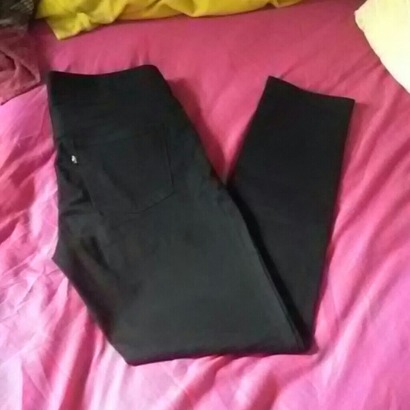 Levi's pull on skinny jeans