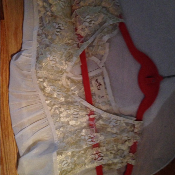 Hollister Flowy Top - Picture 2 of 2