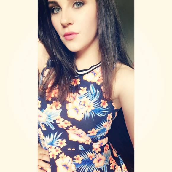 Meet your Posher, Beth - Picture 1 of 1