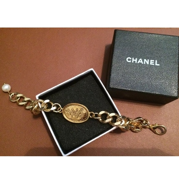 Chanel CC pendant chain bracelet w receipt gold