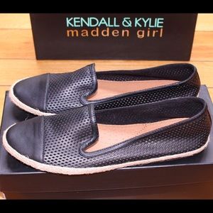 Kendall & Kylie Madden Girl Black Flats - Size 8