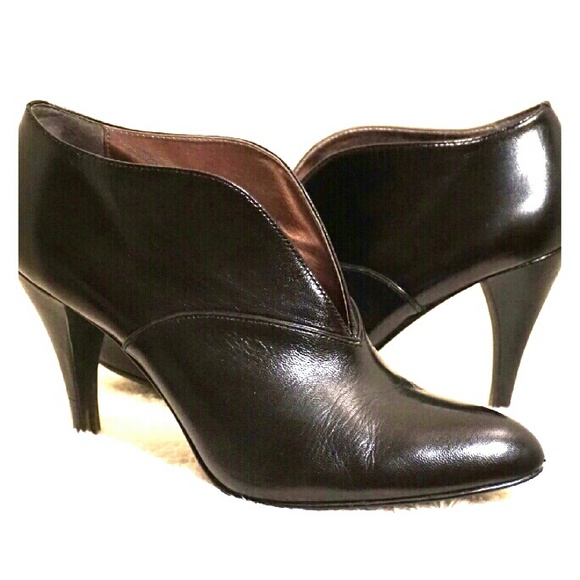 Calvin Klein Tulip Heels - Picture 1 of 3