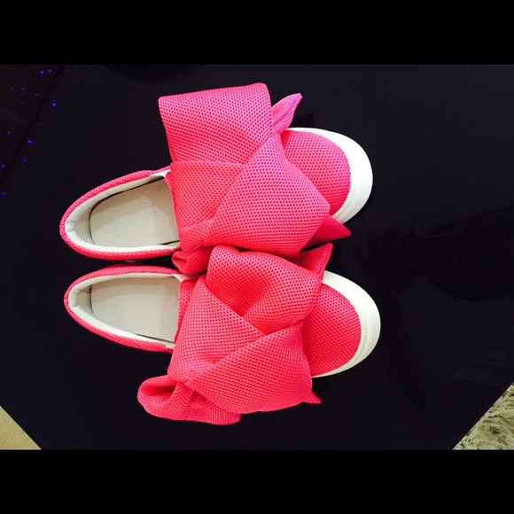 Hot pink keds huge bow - Picture 2 of 3