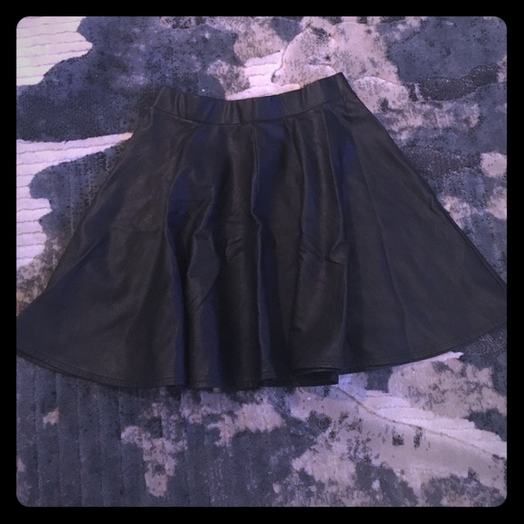 Topshop Dresses & Skirts - Topshop Faux Leather Skirt