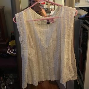 Flutter sleeve lace top