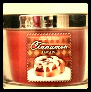 Cinnamon frosting b&bw candle