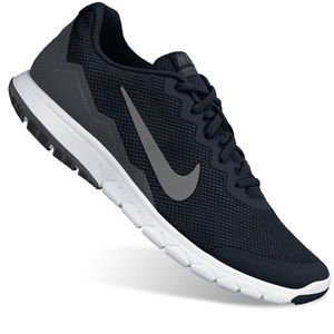 Black Nike tennis shoes