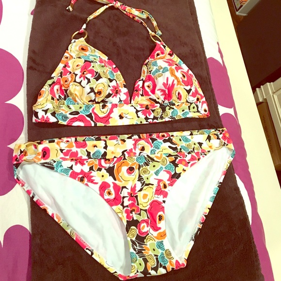 Floral bikini with gold rings