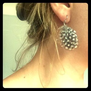 Polka Dotted feather Earrings ⚫️⚪️⚫️⚪️