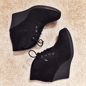 🎀 Black Wedge Booties 🎀