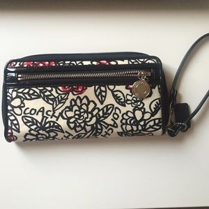 ✨SOLD Coach Daisy Floral Graffiti Wallet