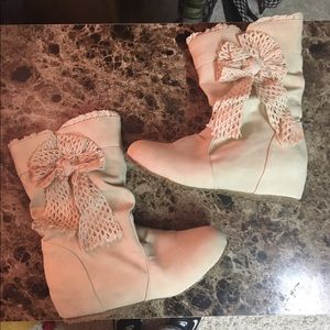 Lacey bow boots