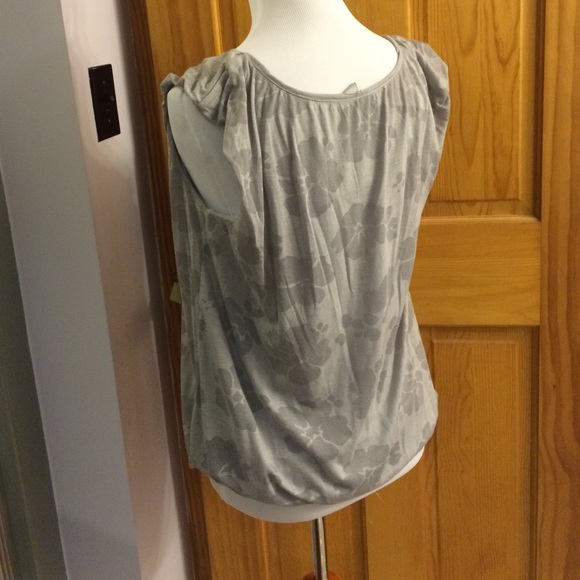 Old navy top - Picture 3 of 4