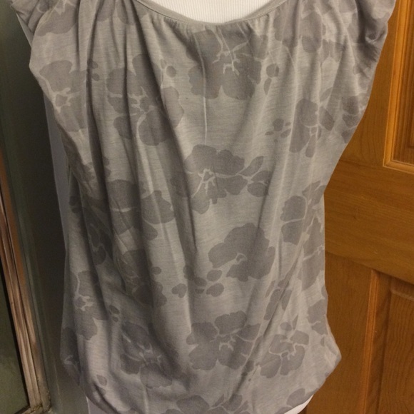 Old navy top - Picture 4 of 4