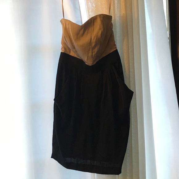 Strapless dress with pockets