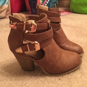 Brown booties with buckle