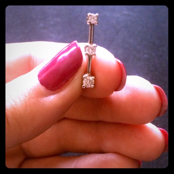 10K 3 Diamond linear pendant💎💎💎