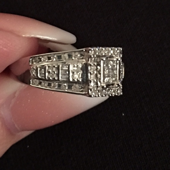 Wedding ring - Picture 2 of 3