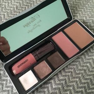 Divergent Multi-Piece Collector's Palette