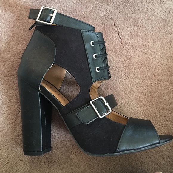 Black chunky heel - Picture 3 of 4