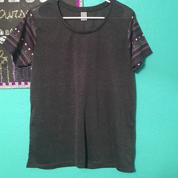 Grey tshirt with tribal print sleeves - Picture 1 of 2