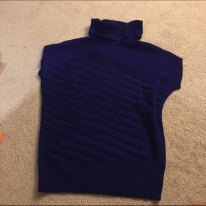 Short sleeve turtleneck sweater