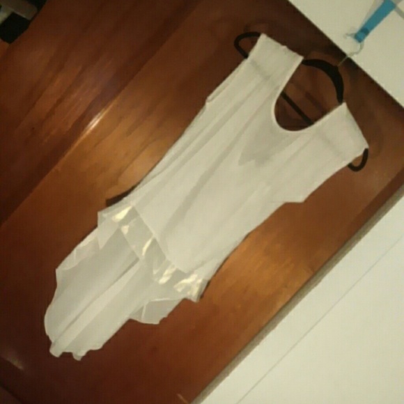 High/low sleeveless shirt