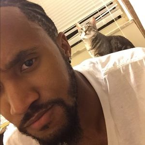 Meet your Posher, Avery