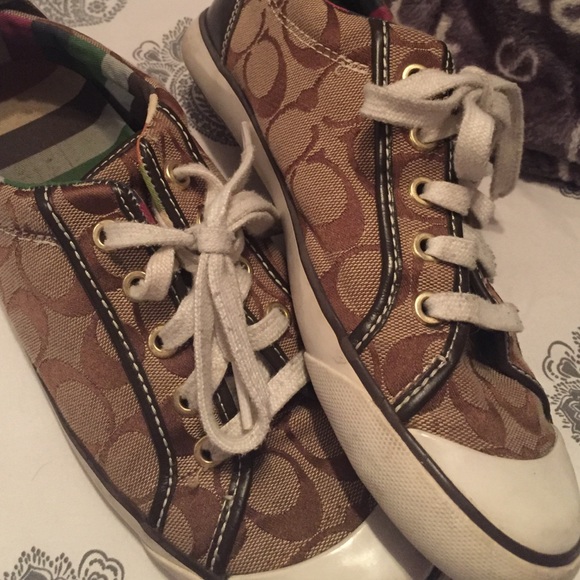 Coach shoes size 7 1/2 barely worn. - Picture 3 of 3