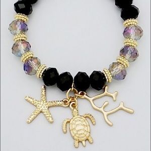 Faceted bead bracelet with charms Faceted bead bracelet with charms