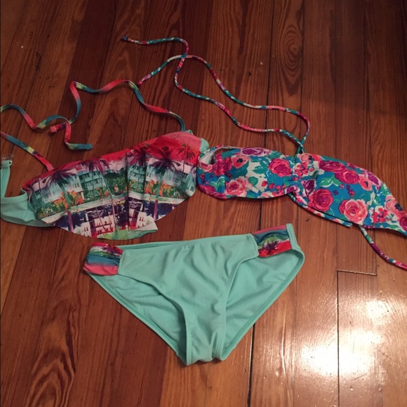Cute swimsuit set🌸🌸 - Picture 1 of 2