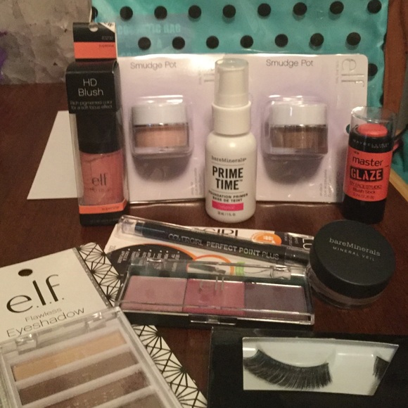 ON HOLD Makeup/Beauty Set