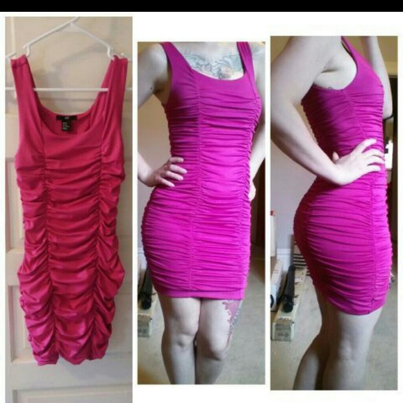 Sexy fitted magenta rouched dress NWOT - Picture 1 of 3