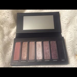 Younique eyeshadow palette 3