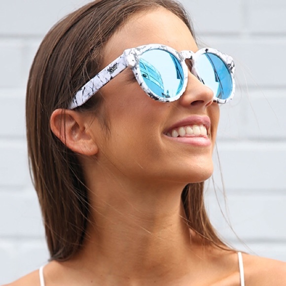 Quay High Emotion White Marble Mirrored Sunglasses - Picture 2 of 4