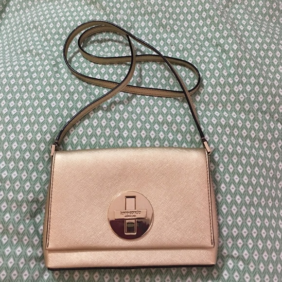 Kate Spade / champagne cross body