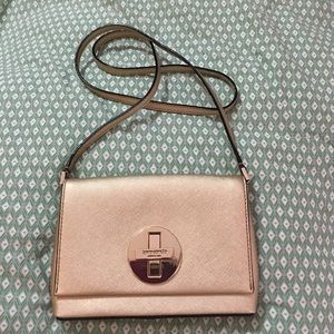 Kate Spade / champagne cross body
