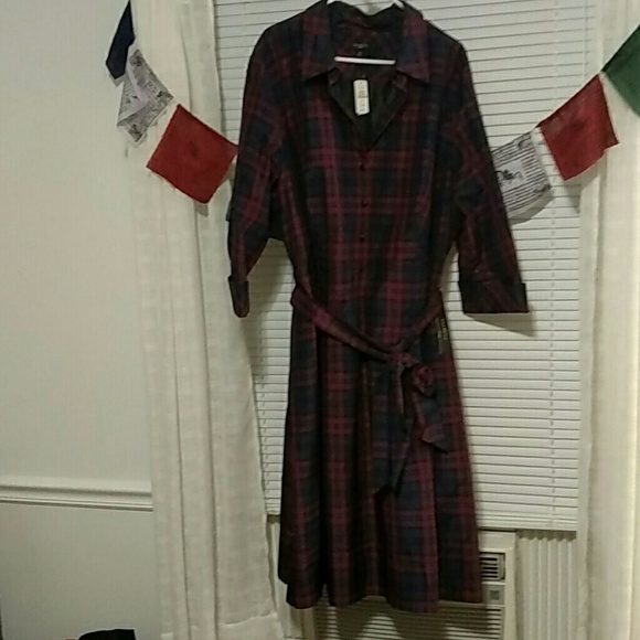 Midi length dress with 3/4 length sleeves.