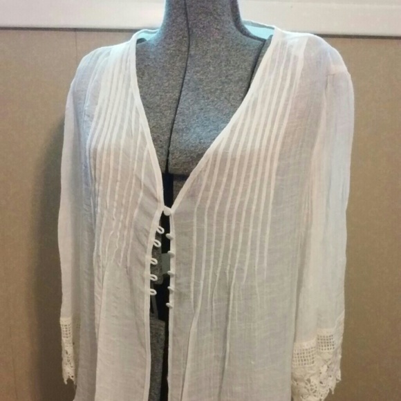 Very light jacket 3/4 sleeve, covered buttons
